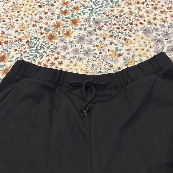 NWT Victoria’s Secret/Pink fleece shorts. - Picture 3 of 7